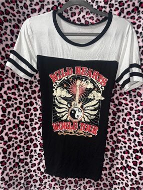 No Boundaries Black and White Wild Hearts Graphic Ringer Tee